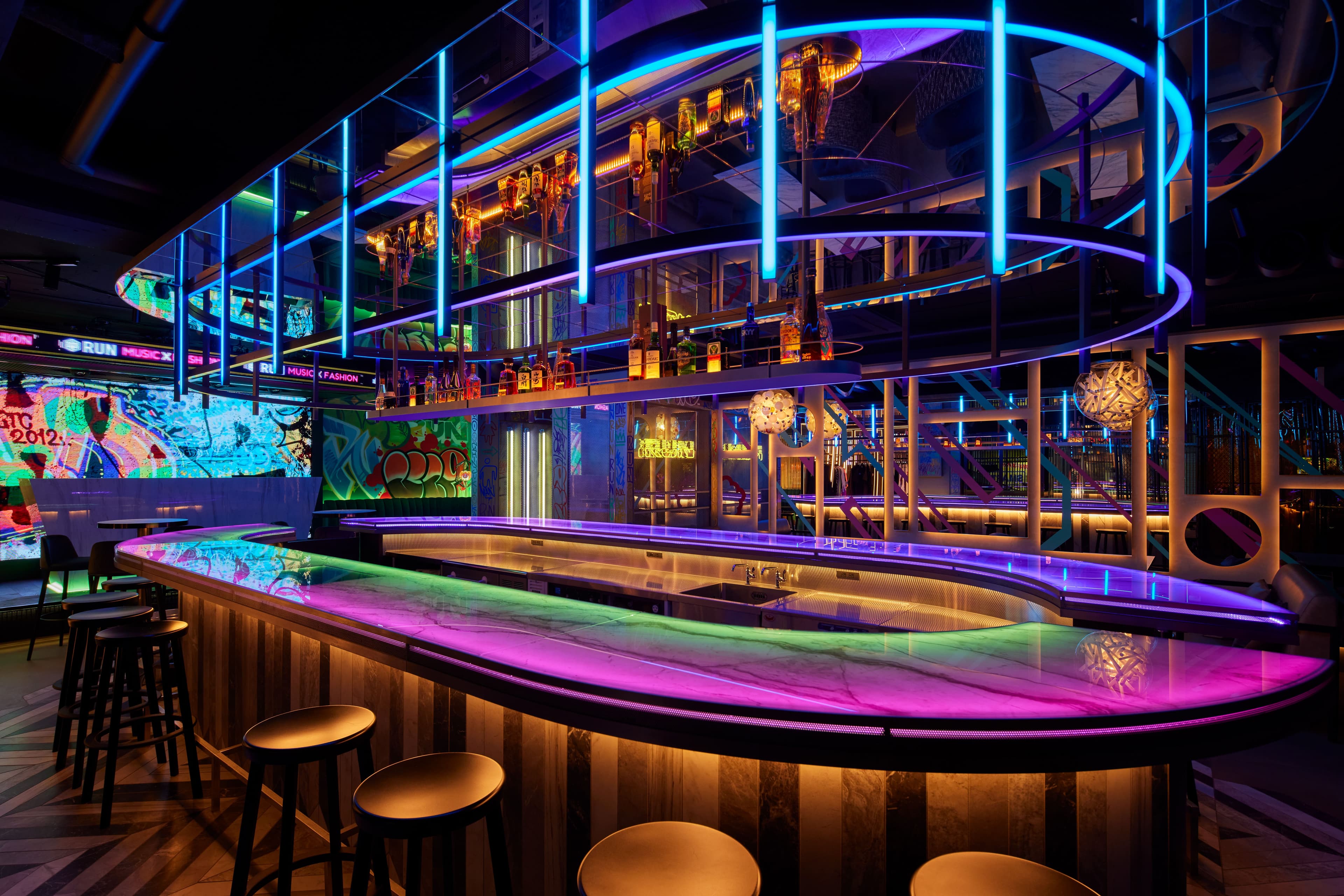 RUN -MUSIC FASHION BAR- 嵐のカバー画像