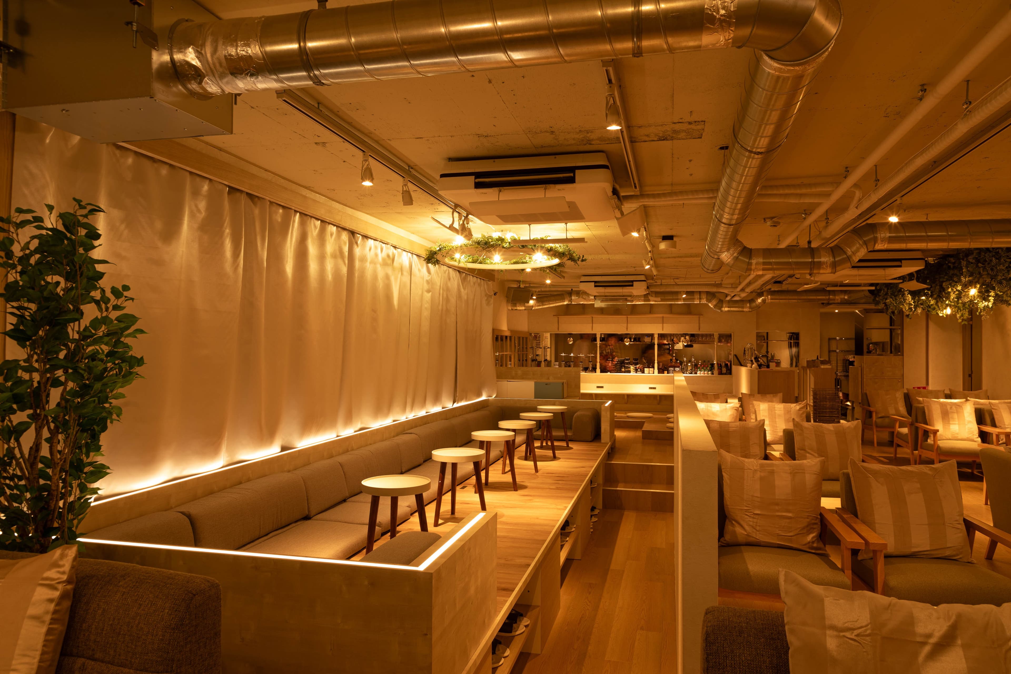 シーシャ カフェ&バー C.STAND シースタンド 池袋東口店のカバー画像