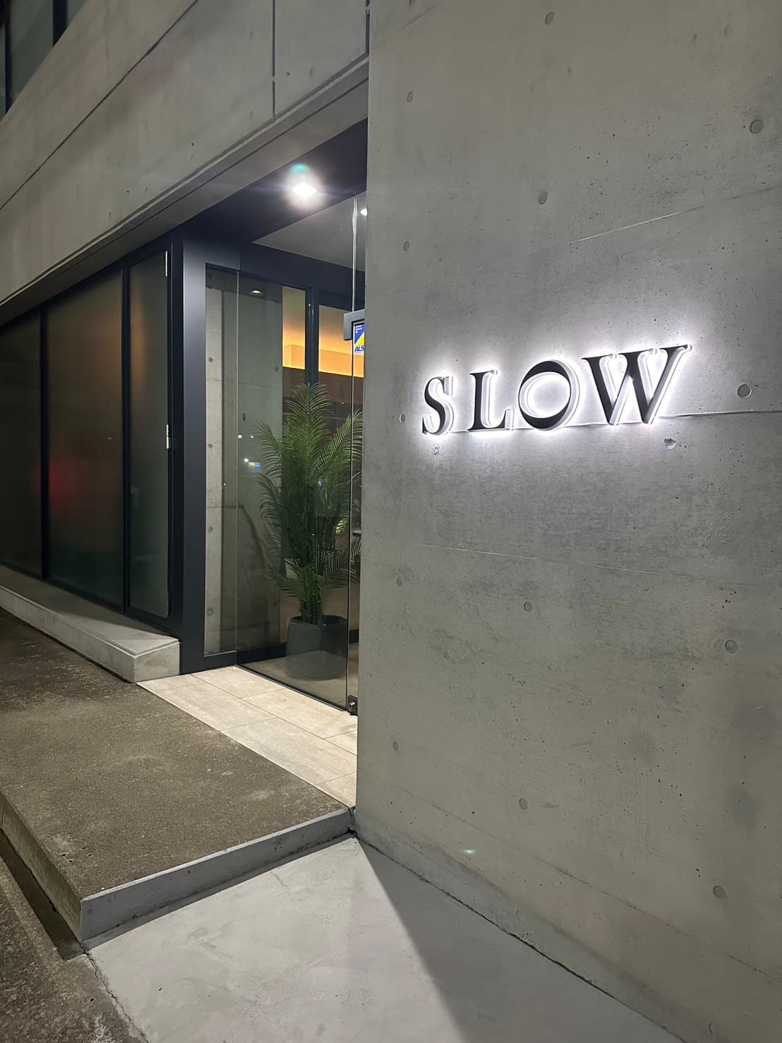 スロー SLOWのカバー画像
