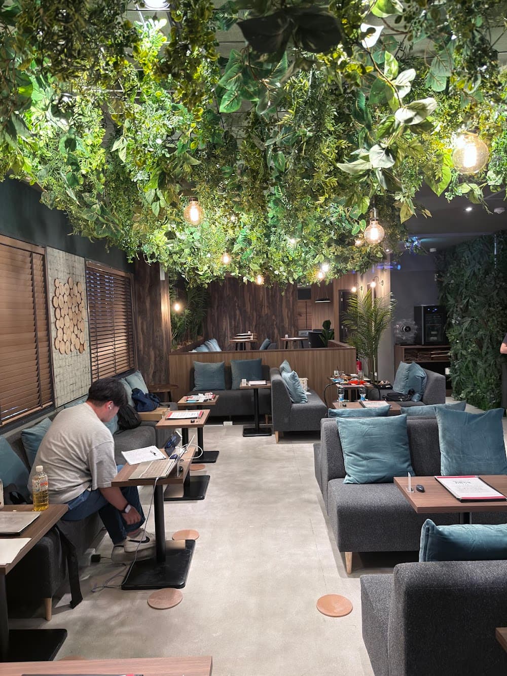 シーシャ カフェ&ピザ C.STAND(シースタンド) 熊本下通店のカバー画像