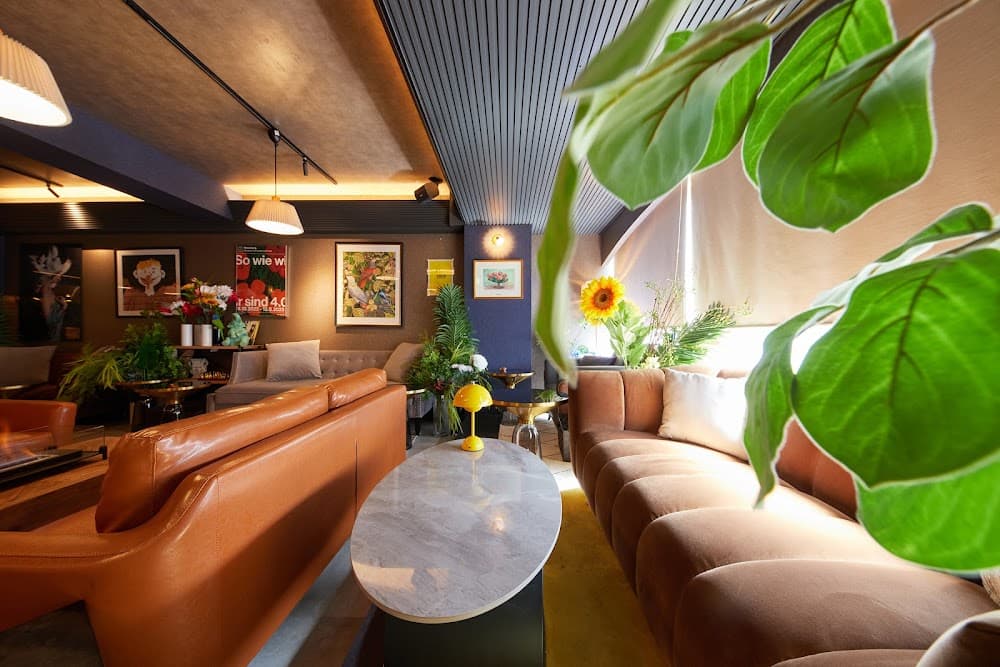 YOLO cafe&bar 渋谷宮益坂店のカバー画像