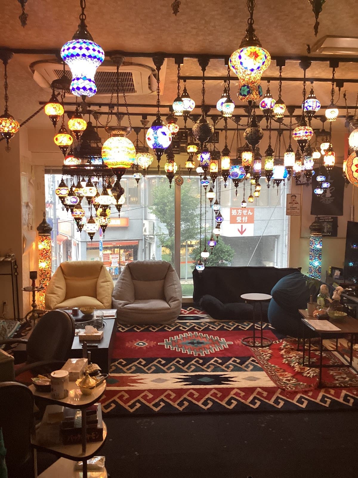 shisha cafe&bar しろくま 大塚店のカバー画像