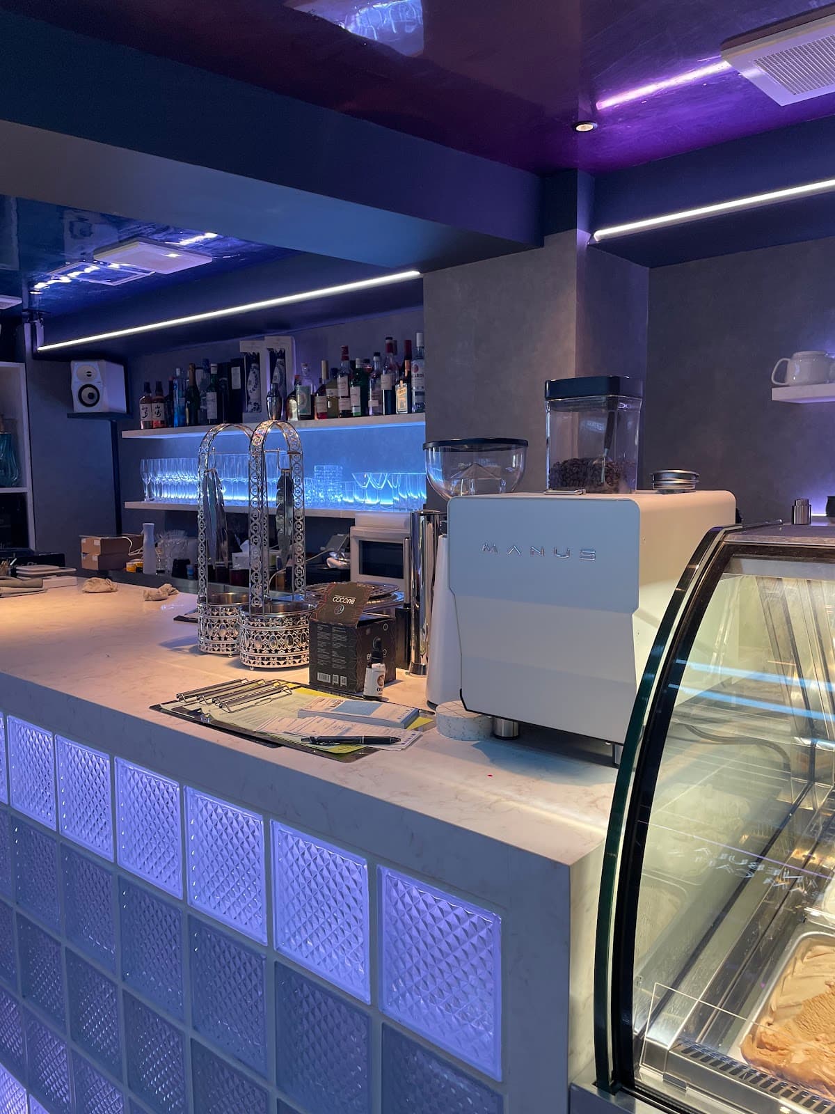 シーシャ + アイスクリーム カフェ&バー プリズム 麻布十番 (PRISM ice cream cafe & bar + shisha)のカバー画像