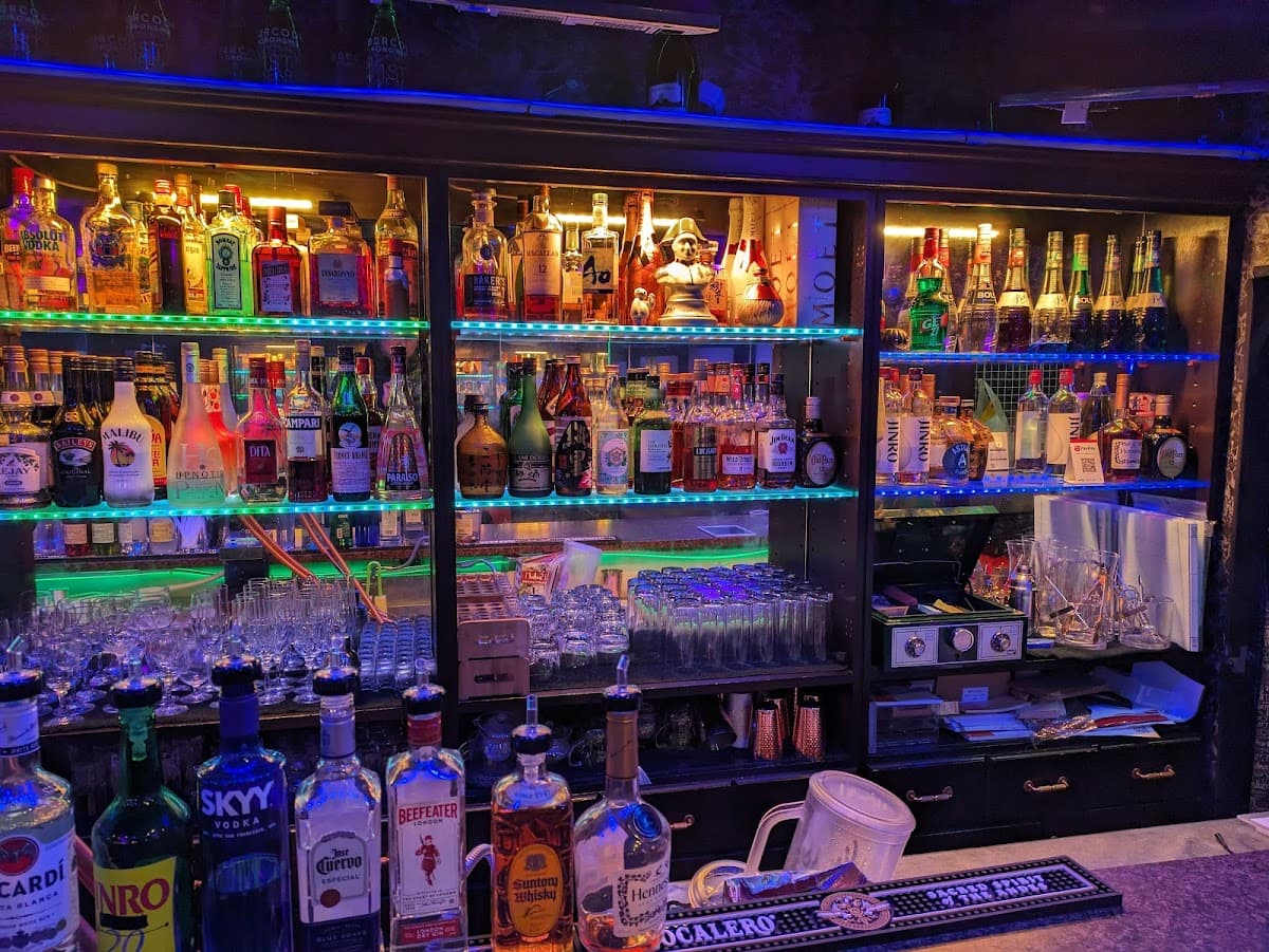 BAR CODE Yokohama シーシャ&ダーツ、カラオケのカバー画像