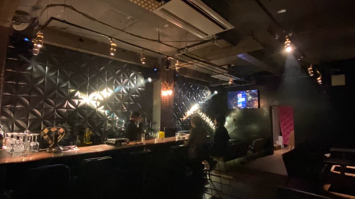 EMOKE SHISHA and BARのカバー画像