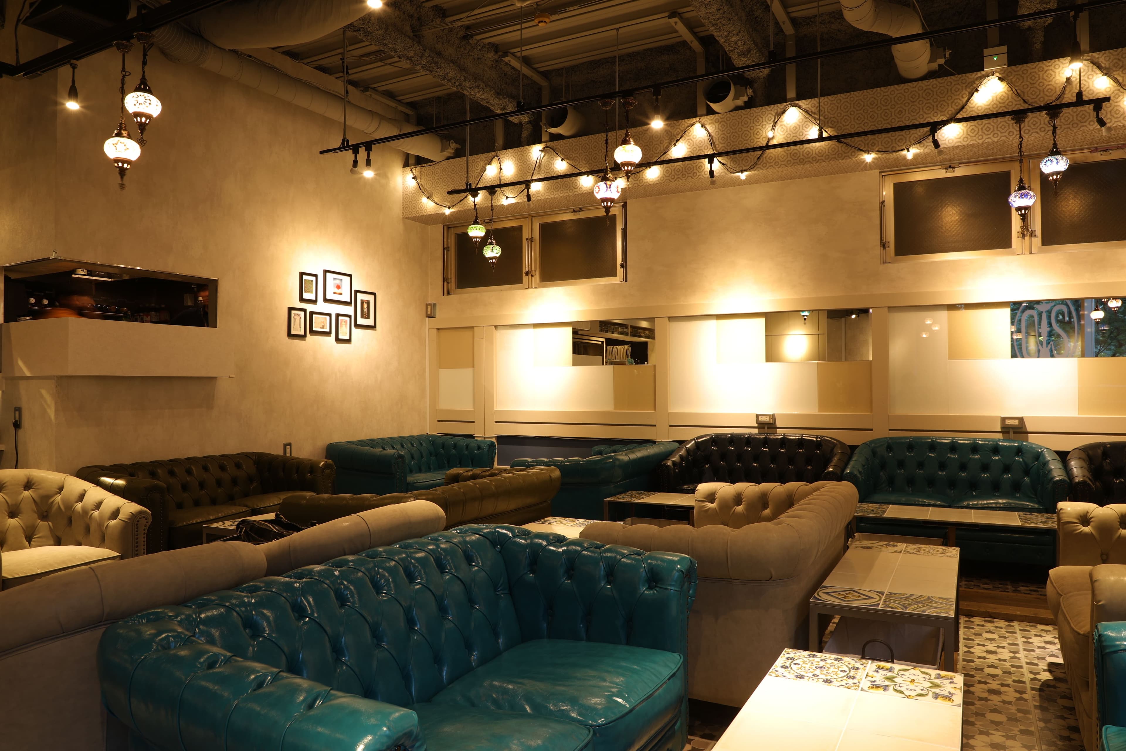 シーシャ×カフェ×バー C.STAND 新宿三丁目店のカバー画像